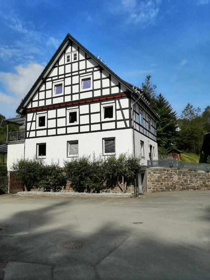 Apartment Am Felsen Zueschen Winterberg Esterno foto