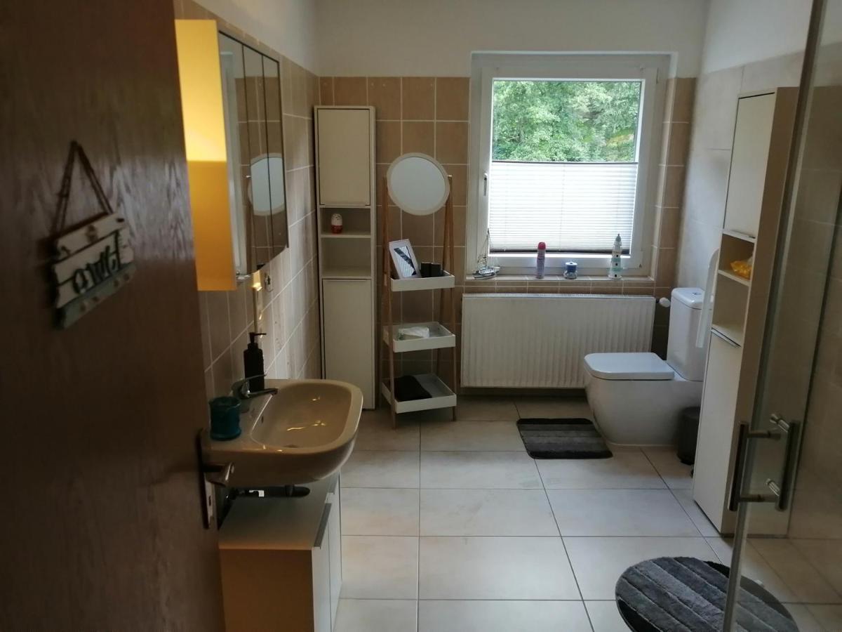 Apartment Am Felsen Zueschen Winterberg Esterno foto