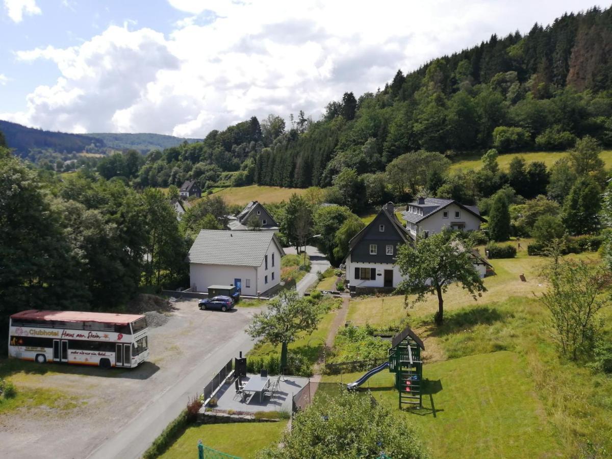 Apartment Am Felsen Zueschen Winterberg Esterno foto