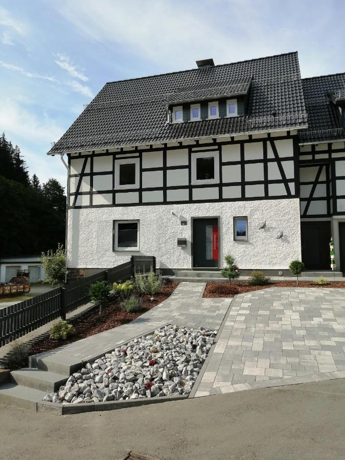 Apartment Am Felsen Zueschen Winterberg Esterno foto