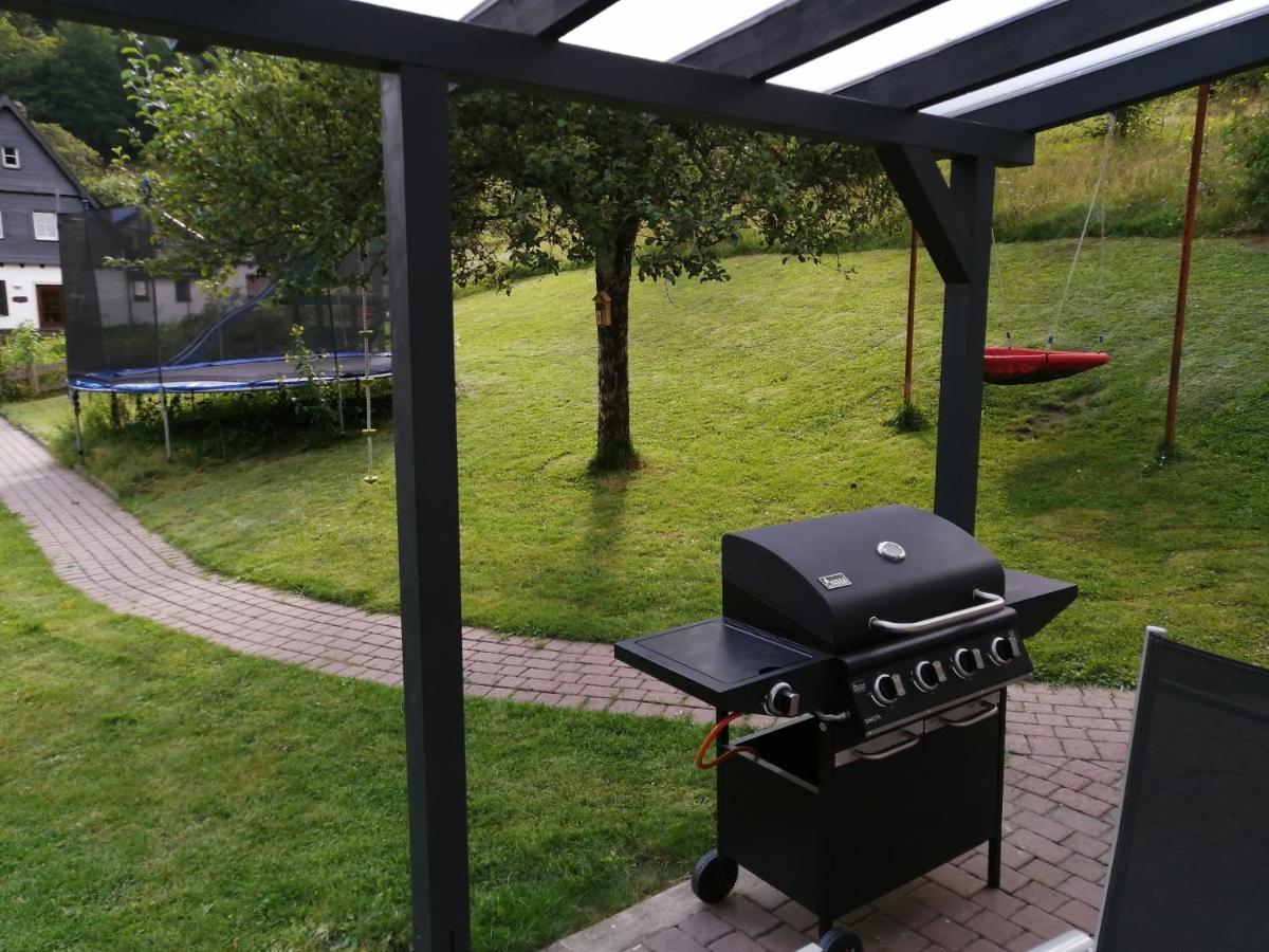 Apartment Am Felsen Zueschen Winterberg Esterno foto